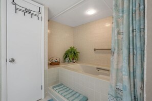 Bathroom - Harbour Island 204m 2 Bedroom Condo by RedAwning (Ocean City)