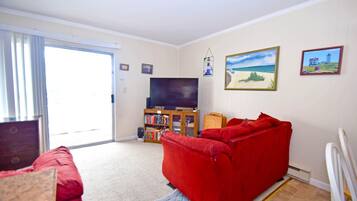 Condo, 3 Bedrooms | Living room