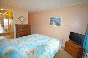 Condo, 3 Bedrooms