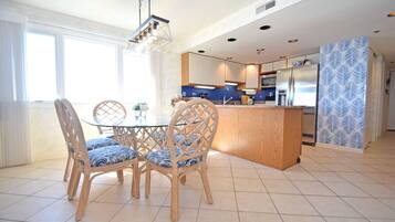 Condo, 3 Bedrooms | Dining