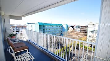 Condo, 3 Bedrooms | Property grounds