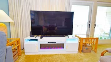 Condo, 2 Bedrooms | Living area