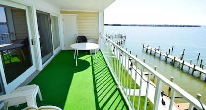 Thunder Island 16a 2 Bedroom Condo by RedAwning