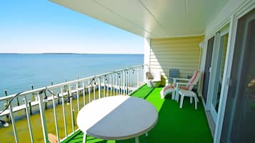 Condo, 2 Bedrooms | Property grounds