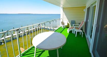 Thunder Island 16a 2 Bedroom Condo by RedAwning