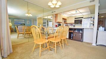 Condo, 2 Bedrooms | Dining