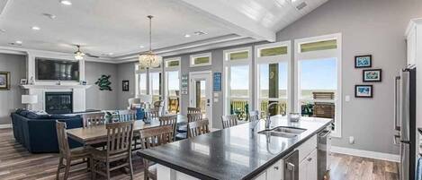 Eigene Küche | Kühlschrank, Wasserkocher mit Kaffee-/Teezubehör, Toaster