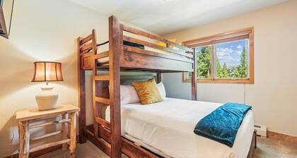 Friendly Fox Chalet 8 Bedroom Home by RedAwning