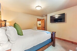 House, Multiple Bedrooms | 8 bedrooms, iron/ironing board, free WiFi