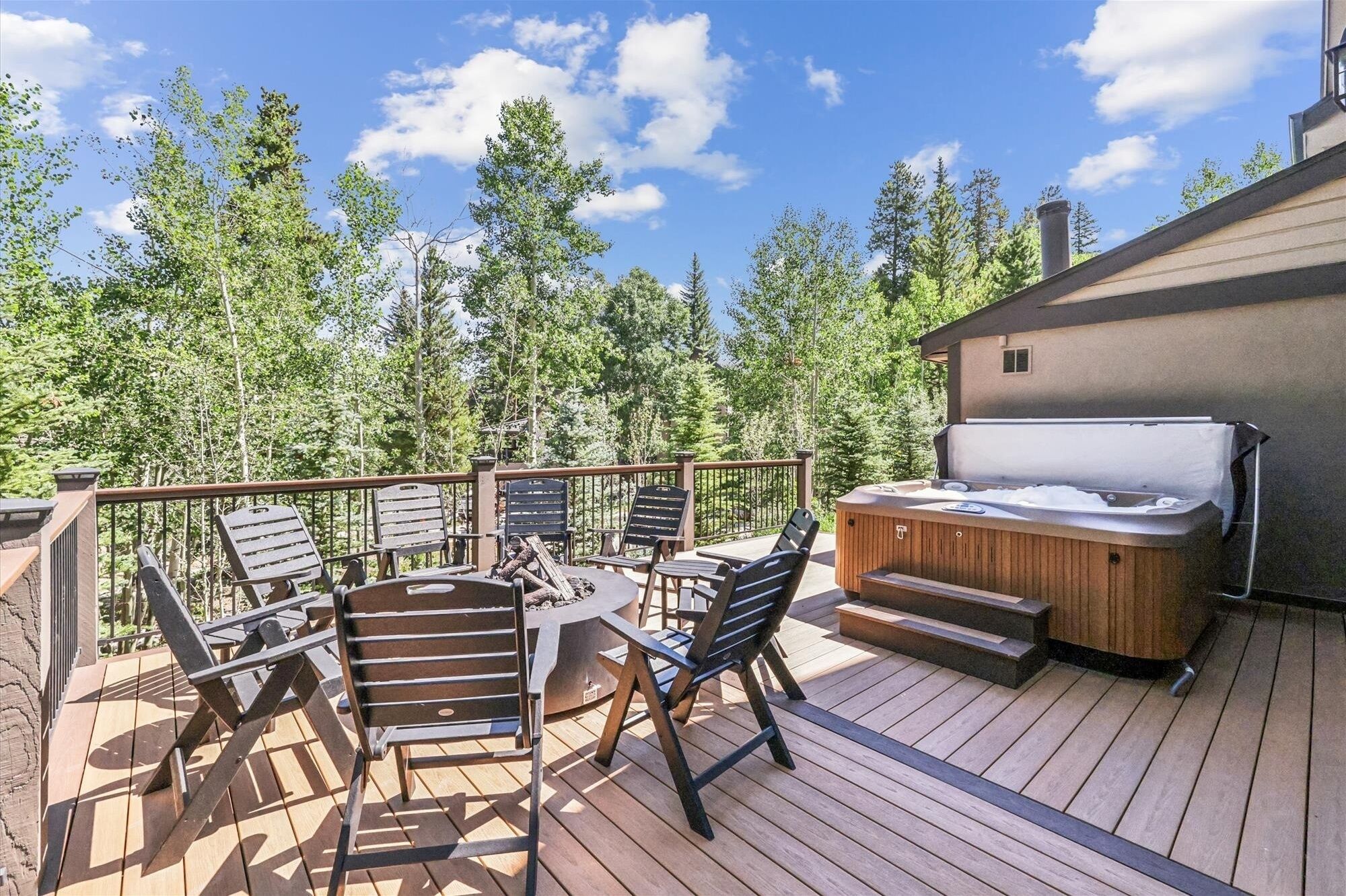 House, Multiple Bedrooms | Outdoor spa tub