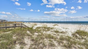 House, 4 Bedrooms | Beach | On the beach