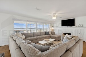 House, 4 Bedrooms | Living area