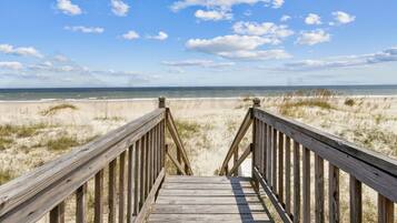 House, 4 Bedrooms | Beach | On the beach