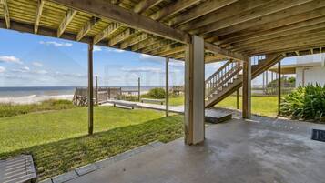 House, 4 Bedrooms | Terrace/patio