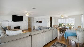 House, 4 Bedrooms | Living area