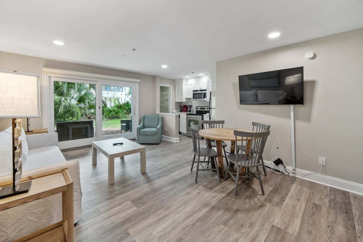 Quiet PCB Condo at The Cay! Porch, Free Parking