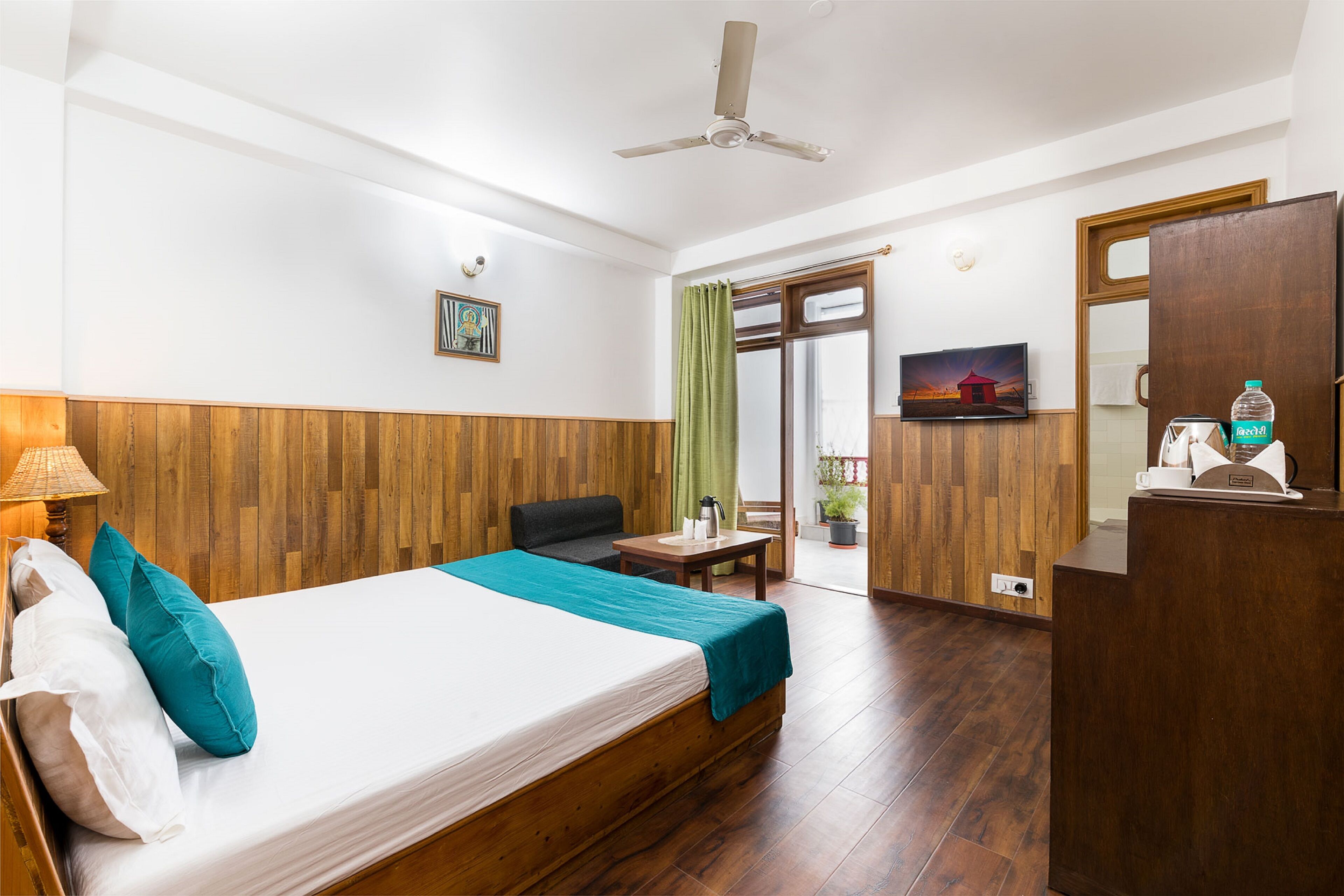Family Double Room | Iron/ironing board, free WiFi, bed sheets