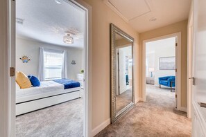 5 habitaciones, tabla de planchar con plancha, wifi y ropa de cama
