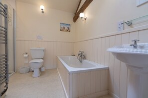 Maison | Salle de bain | Baignoire et douche séparées, baignoire relaxante profonde