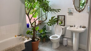 Maison, 2 grands lits | Salle de bain