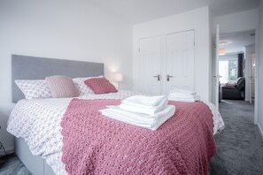 Appartement (2 Bedrooms) | 2 chambres, Wi-Fi gratuit, draps fournis