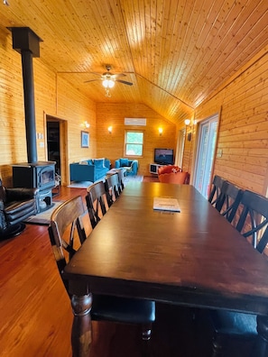 Dining - Chalet Drive - Lakefront Cottage (Windsor)