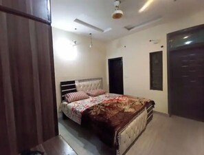 5 habitaciones, escritorio y wifi gratis 