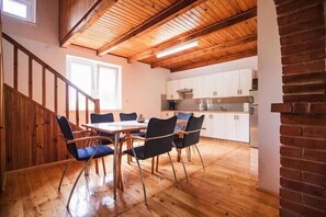 Dining - Holiday home with garden, close to the lake (Kalbornia)