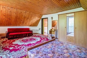 2 bedrooms, free Internet, bed sheets - Holiday home with garden, close to the lake (Kalbornia)