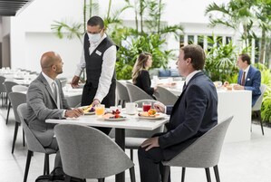 Café da manhã com buffet grátis todos os dias