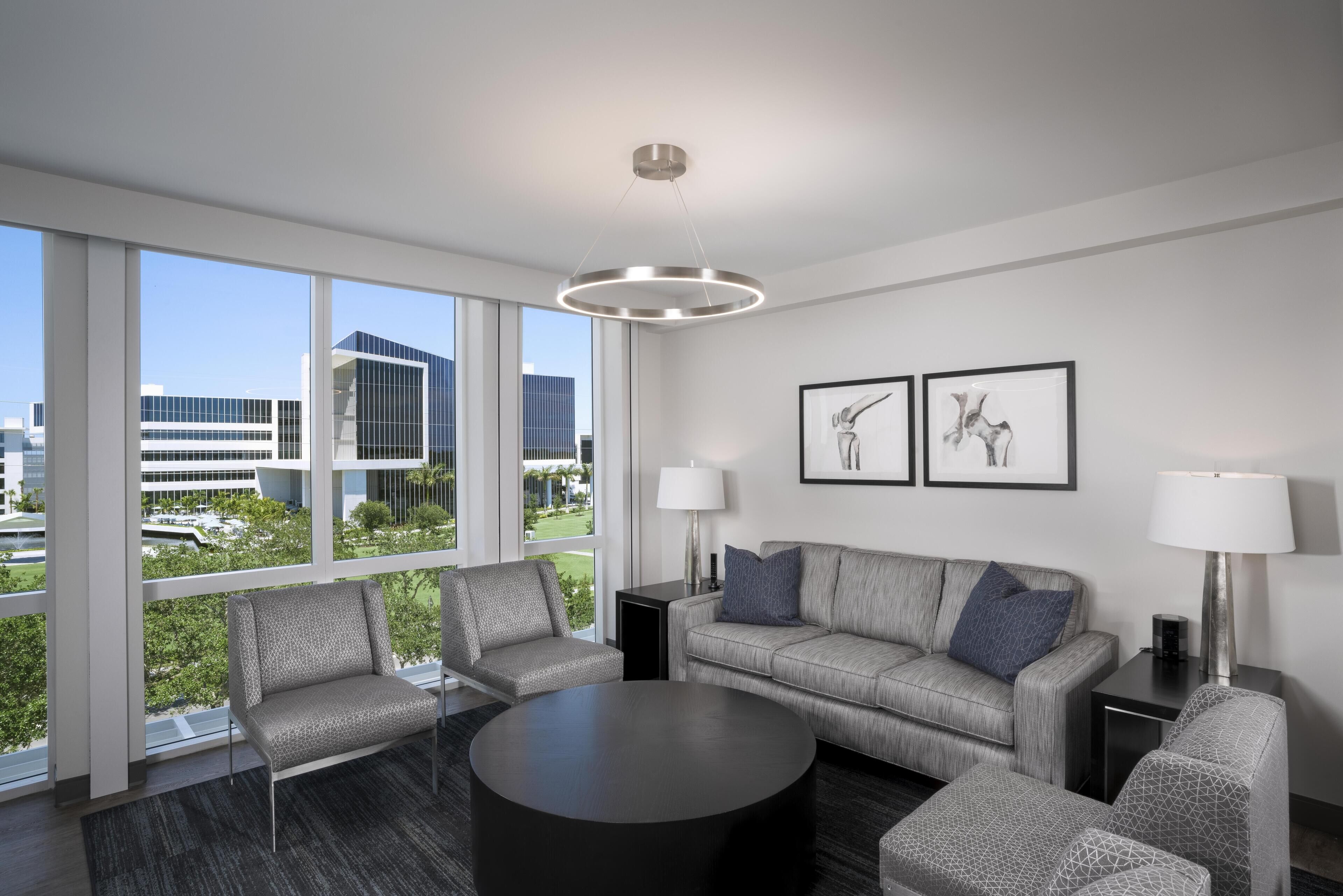 1 bedroom, hypo-allergenic bedding, desk, laptop workspace