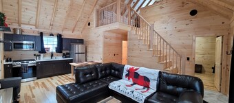 Luxury custom built cabin in Jackman WITH DIRECT TRAIL ACCESS FOR POWERSPORTS 