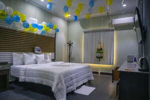 Habitación Confort, 1 cama de matrimonio grande | Ropa de cama hipoalergénica y edredones de plumas