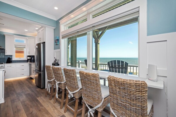 Kylskåp, mikrovågsugn, ugn och spishäll