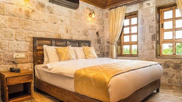 Standard Room | In-room safe, laptop workspace, blackout curtains, soundproofing