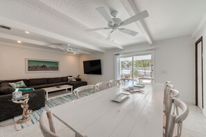 Unclassified image, 3 of 52, button