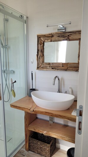 Dusche, Haartrockner, Toilettenpapier