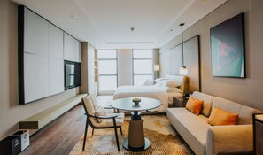 Deluxe-Zimmer, 1 King-Bett, Stadtblick | Hochwertige Bettwaren, Daunenbettdecken, kostenlose Minibar, Zimmersafe