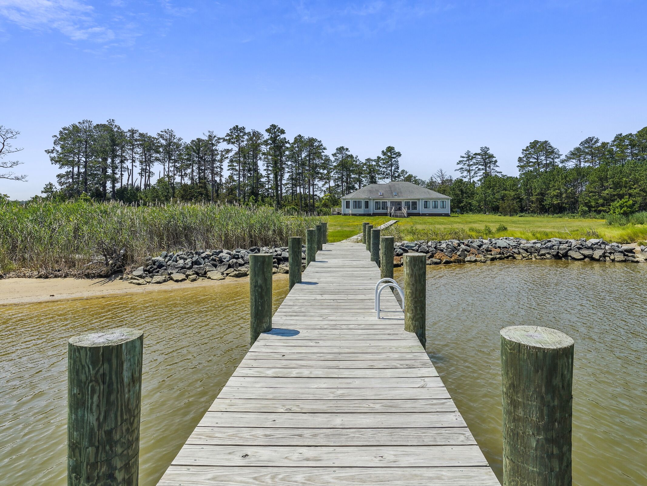 Short drive to Downtown Cambridge | Indoor Pool | Private Dock | Kayaks | Pet Fr