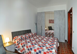 2 bedrooms, iron/ironing board, bed sheets, wheelchair access - Sea Villa (Torre Saracena)