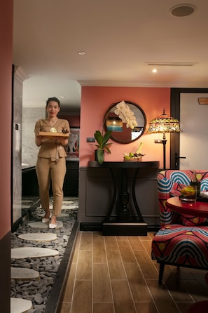 Outdoor treatment areas, sauna, hot tub, steam room, body treatments