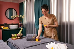 Outdoor treatment area, sauna, hot tub, steam room, body treatments - L’HÔTEL du LAC Hanoi  (Hanoi)