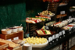 Free daily buffet breakfast
