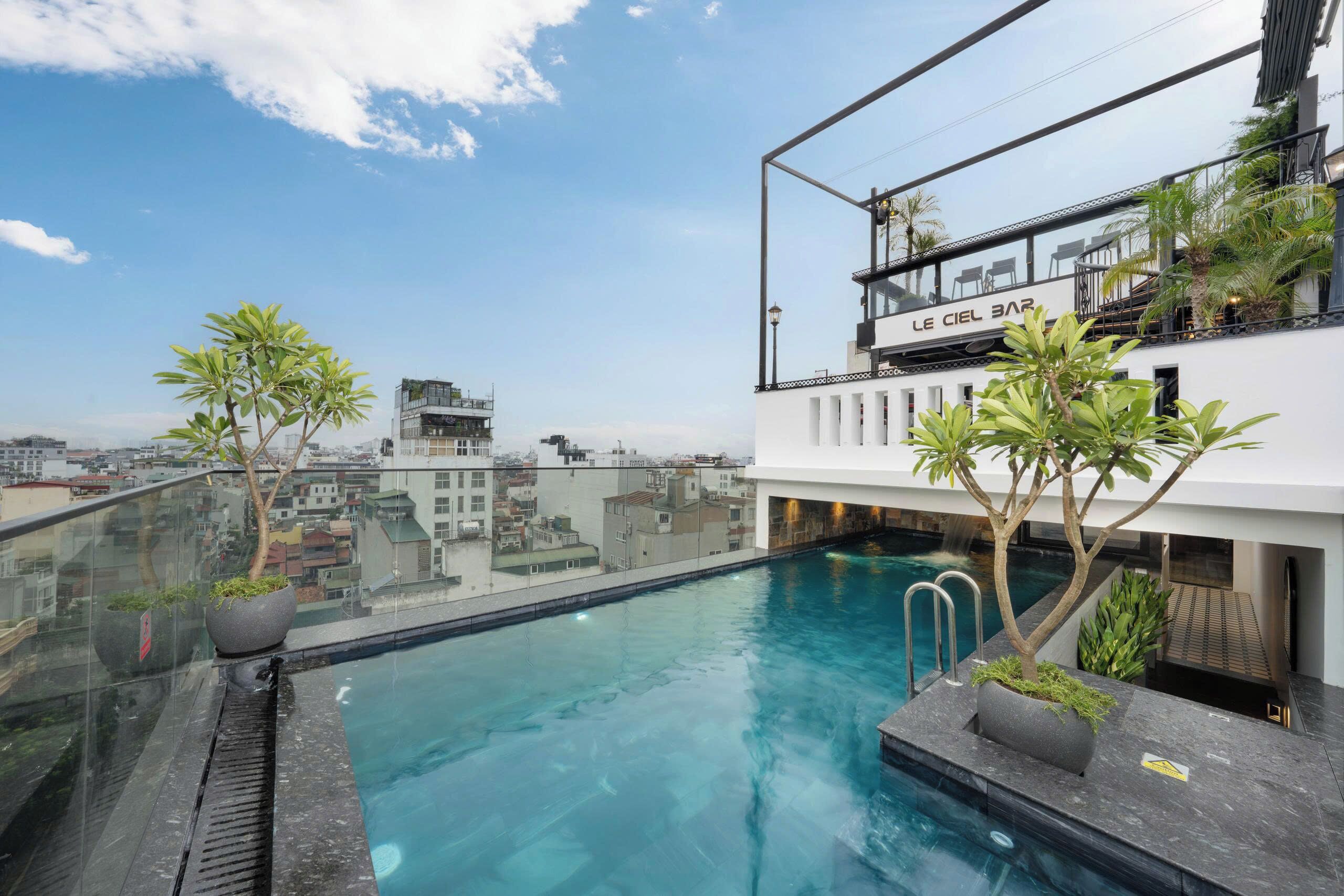 Outdoor pool, pool umbrellas