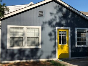 Exterior - prof cleaned*Peaceful & Close 2 Dwntwn (Dallas)