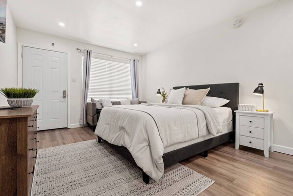 1 chambre, bureau, fer et planche à repasser, accès au Wi-Fi (inclus)