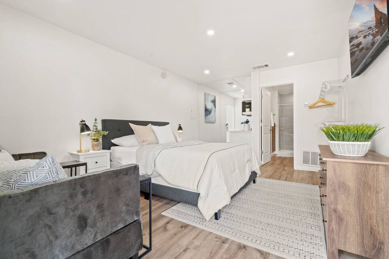 1 chambre, bureau, fer et planche à repasser, accès au Wi-Fi (inclus)