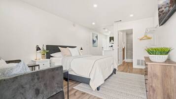 1 chambre, bureau, fer et planche à repasser, accès au Wi-Fi (inclus)
