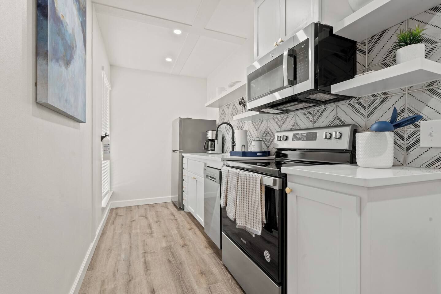 Refrigerador, microondas, horno y parrilla de estufa 