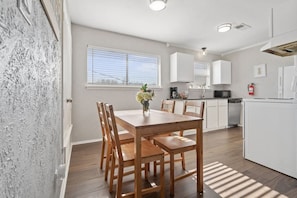 Dining - Amazing Location | Luxe Beds & Free Parking! AT&T (Arlington)